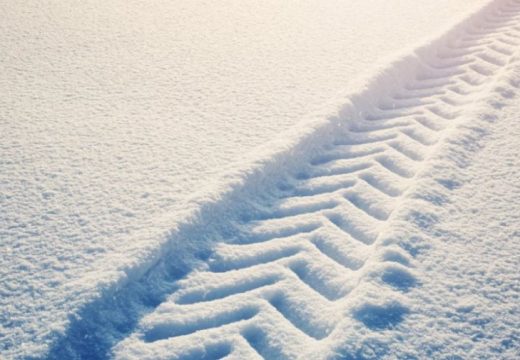 Izdato narandžasto upozorenje: Snijeg prekrio planine u Sloveniji