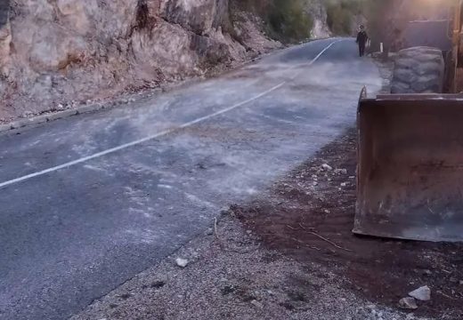 RS: Uklonjen veliki odron kod Kneževa (Video)