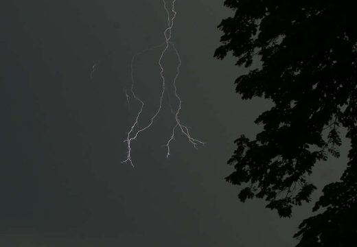 UPALJENI ALARMI: Promjena vremena uz obilnu kišu i jak vjetar stiže i u Hrvatsku