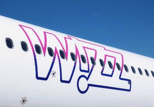 Nesvakidašnji prizor: Avion “Wizz Aira” u niskom letu iznad Laktaša (Foto)