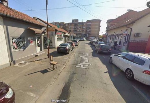 Šta je Google vozilo snimilo u Bijeljini: Stolica čuva parking, a djeci je sve bilo jasno (Foto)
