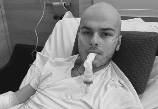 Riječi i stihovi kidaju dušu: Brojni prijatelji opraštaju se od Petra (Foto)