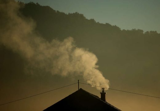 Jednostavni narodni trikovi koji stvarno rade: Stavite ovo u peć i gledajte kako se dimnjak sam čisti