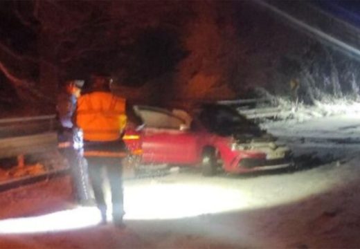 Teška nezgoda kod Travnika: Tri osobe povrijeđene, saobraćaj obustavljen