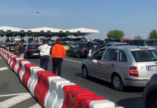 Čeka se i do tri sata: Gužva na Batrovcima