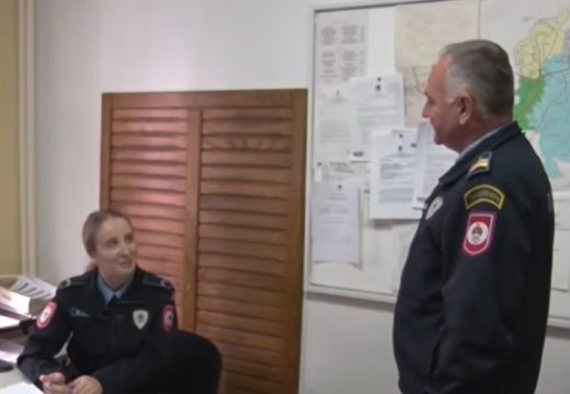 Dvije generacije u plavoj uniformi: Slobodan odlazi u penziju nakon 3 decenije službe, a kćerka nastavlja njegovim stopama (Video)