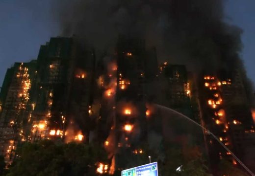 Tragedija u Hong Kongu: Požar odnio najmanje 36 života (Video)