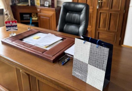 Stanivuković: “Kesa kao ona iz Đajićevog kabineta sada stoji u mom kabinetu – gdje je MUP?“