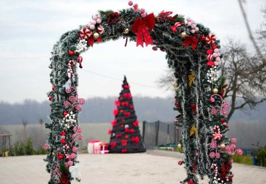 Zimska čarolija u Čičinom sokačetu: Večeras počinje advent i najava nezaboravne Nove godine (Foto)