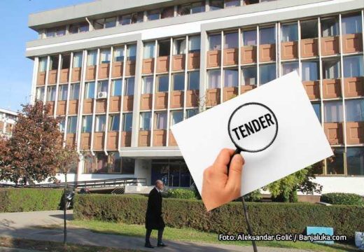 Sumnjivi tender: Za nabavku interaktivne table tražili četiri ISO sertifikata