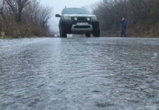 AMS RS: Oprezno zbog poledice