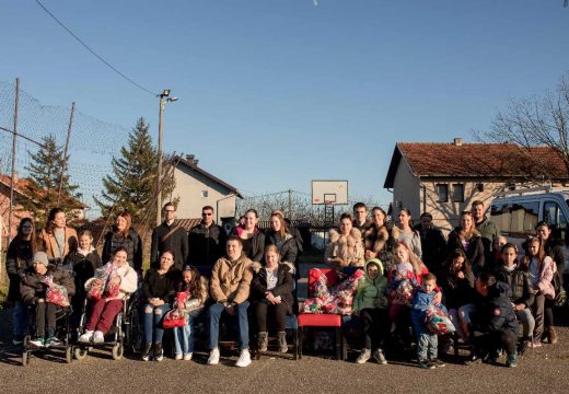Bijeljina: Slavenko Ristić /RSS/ i Republička omladina Srpske obradovali „Bijeljinsku Djecu Suncokreti“