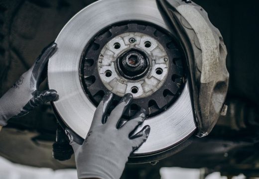 Zamjena kočionih pločica: Treba li ih promijeniti na sva četiri točka?