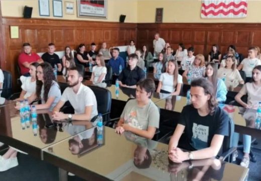 Isplaćeno 71.925 KM za 262 studenta: Gradska uprava Bijeljina isplatila studentske stipendije za dvije akademske godine