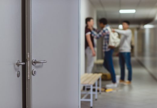 Dečaka maltretirali vršnjaci, vikali mu da je “ćaci”; Ispovest majke: Šutirali ga, ide na terapije