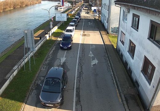 AMS RS: Gužve na više graničnih prelaza BiH i Hrvatske