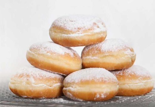 Omiljena poslastica iz djetinjstva: Evo kako krofne da budu mekane i manje masne