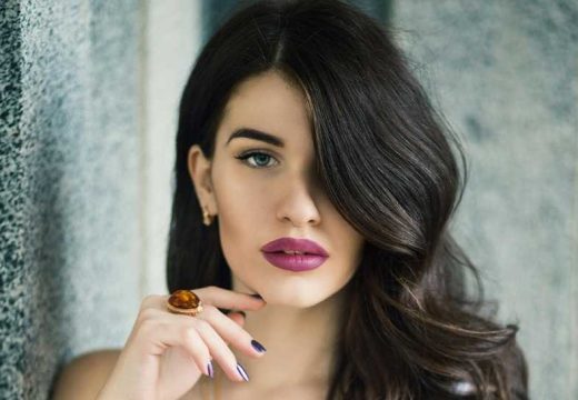 Smeđa kosa se vraća na velika vrata: Ovo su hit nijanse za 2026. (Foto)