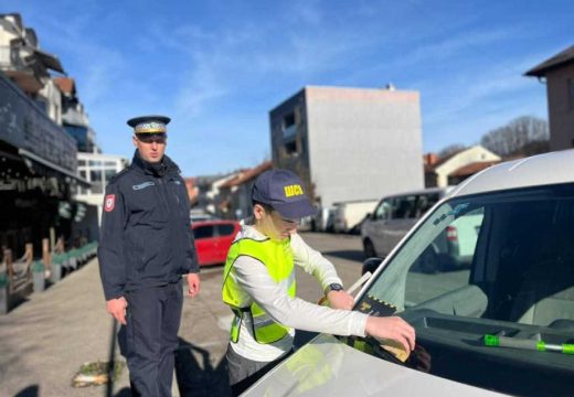 Lopare: Sprovedena kampanja pod nazivom „Parkiraj pametno, parkiraj propisno” (Foto)