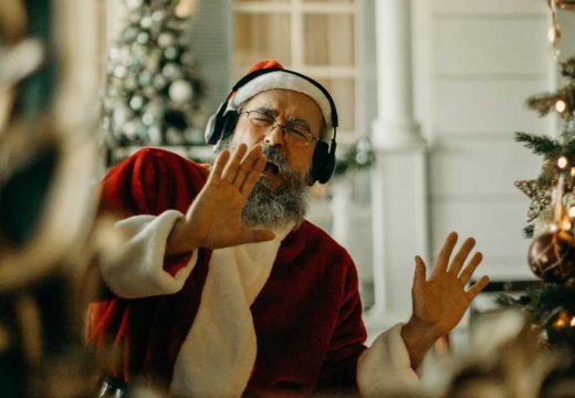 Praznična atmosfera: Kako božićna muzika pozitivno utiče na zdravlje?