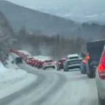 Haos na putu Bjelašnica-Sarajevo: Vozači satima zaglavljeni u snijegu (Video)