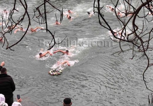 Vjera, zajedništvo i praznik radosti: Zašto se na Bogojavljenje pliva u ledenoj rijeci za časni krst?