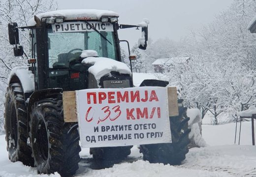 RS: Mljekari izašli na ulice; Upozorili na teško stanje (Video)