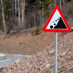 Vozači, budite oprezni: Vožnju prilagodite uslovima na putu, iz AMS upozoravaju na učestale odrone