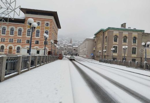 Prizor koji se rijetko viđa: Ulice Mostara prekrio snijeg