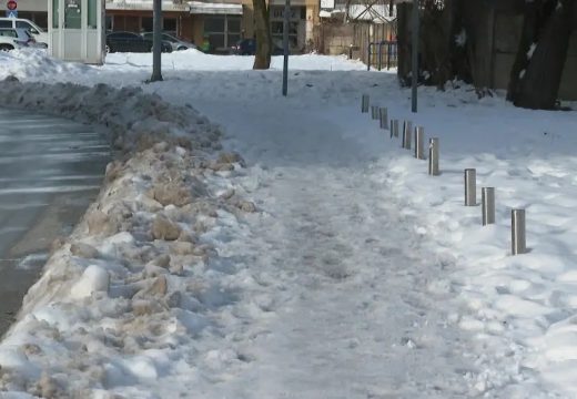 Neočišćene ulice i trotoari: Da li imate pravo na odštetu ako ste pali ili slupali auto?