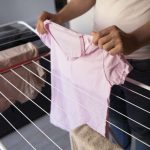 Mučite muku sa odjećom: Žena otkrila fantastičan trik za sušenje veša tokom zime