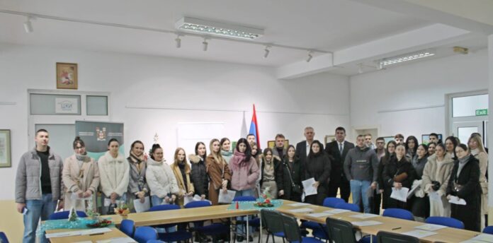 LOPARE: Potpisani ugovori o stipendiranju studenata