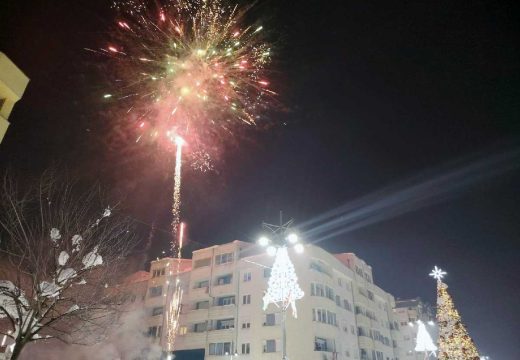 Srpska u znaku slavlja: Vatromet, bakljade i defilei obilježili 9. januar