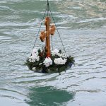 Koškanje na plivanju za Časni krst: Došlo je do guranja i otimanja u finišu (Video)