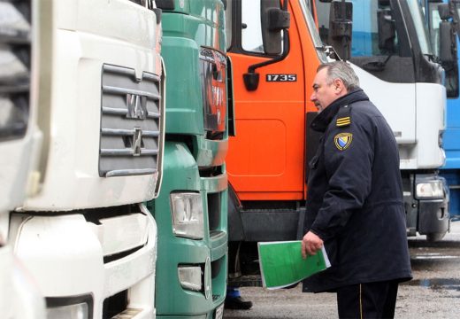 Potrošiće 7,2 miliona KM: UIO godinama planira presvući svoje radnike