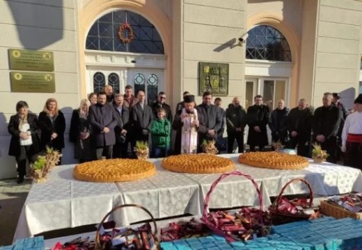 Badnji dan i Božić u Bijeljini: Sutra nalaganje badnjaka, za Božić djeca lome česnicu