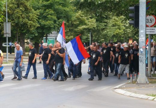 Borcima 1 KM, direktorima javnih preduzeća 500 KM