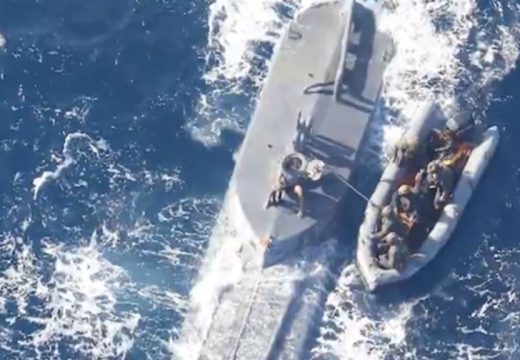 Presretnuta narko podmornica: Tone kokaina završile na dnu okeana (Video)