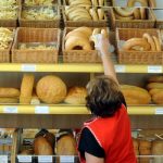 Poskupjeli pekarski proizvodi: U Semberiji još uvijek stare cijene hljeba, ali do kad (Video)