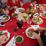 Bježe glavom bez obzira: Ovi horoskopski znaci ne podnose porodična okupljanja