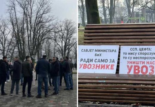 RS: Mljekari stigli u park “Mladen Stojanović” u Banjaluci; “Uništi nas uvoz” (Foto)