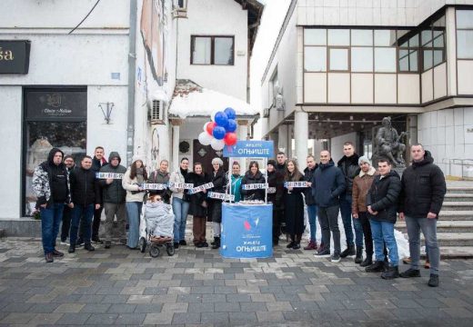 Foto: Mladi socijaldemokrati Bijeljina simboličnom akcijom obilježili Dan Republike Srpske