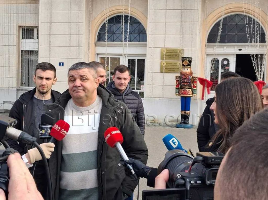 Bakajlić odgovorio Vučkoviću: “Malo mu bila plata od 4.000 KM, pa zaposlio i ženu u Gradsku upravu Bijeljina”