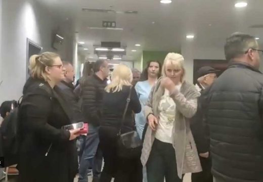 “Namjerno to rade, da nas otjeraju kod privatnika”: Krkljanac u laboratoriji UKC, pacijenti čekaju satima i ne dođu na red (Video)
