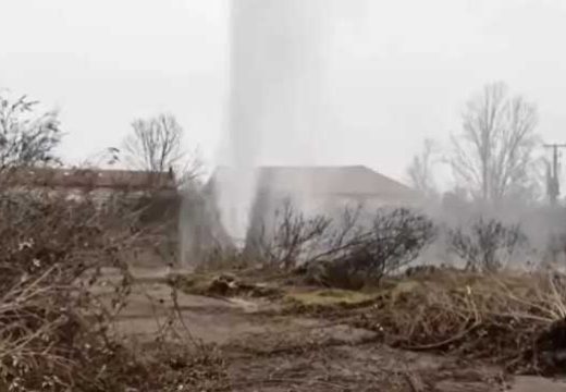 U BiH izbio gejzir, geolog tvrdi da ima nafte