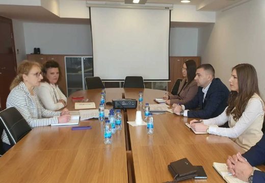 „Čika Jova Zmaj“: Proširenje kapaciteta vrtića i upisna područja škola teme sastanka u Bijeljini