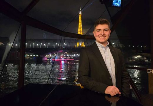 Ostavio snažan utisak: Virtuoz na harmonici Đorđe Perić nastupio na Svetosavskoj akademiji u Parizu