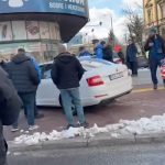 Drama u Sarajevu: Automobilom krenuo na demonstrante, policija ga zaustavila