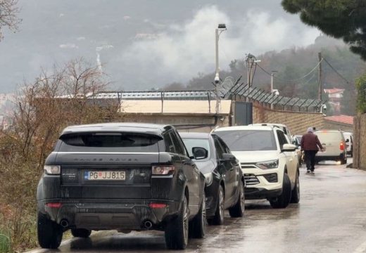Opsadno stanje u Kotoru: Policija pretresa objekte “kavačkog” klana (Video)