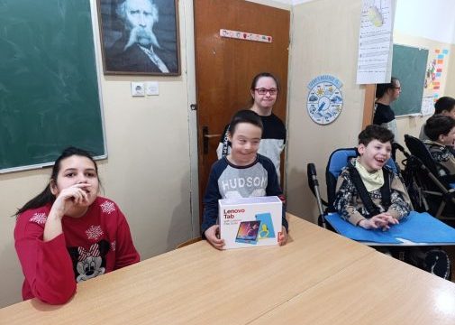 Bijeljina Primjer drugarstva i empatije: Nagradu za najbolji film poklonili učenicima iz posebnog odjeljenja